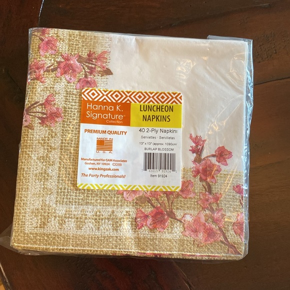 Beautiful paper plate set. - Picture 7 of 9